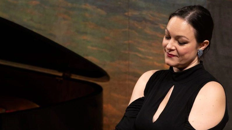 . giovane soprano Eleonora Buratto. : la sua voce si potrà ascoltare giovedì su Rete Toscana classica per scene di opere poco note di Bellini. e Verdi . giovane soprano Eleonora Buratto. : la sua voce si potrà ascoltare giovedì su Rete Toscana classica per scene di opere poco note di Bellini. e Verdi