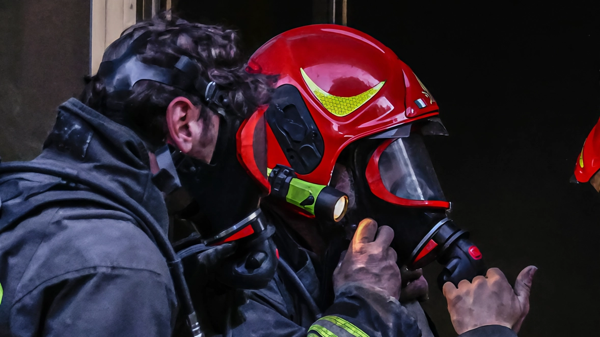 Fiamme in cella, due giovani detenuti finiscono in ospedale. Poco dopo le 23 di sabato sera è scoppiato un... Fiamme in cella, due giovani detenuti finiscono in ospedale. Poco dopo le 23 di sabato sera è scoppiato un...
