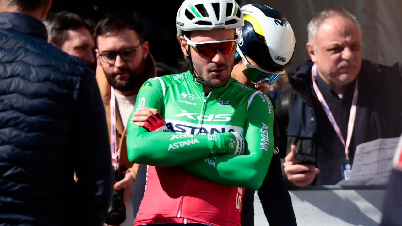 Giro d'Italia 2025, XDS Astana Team al via con 5 italiani. Ma non c'è Bettiol