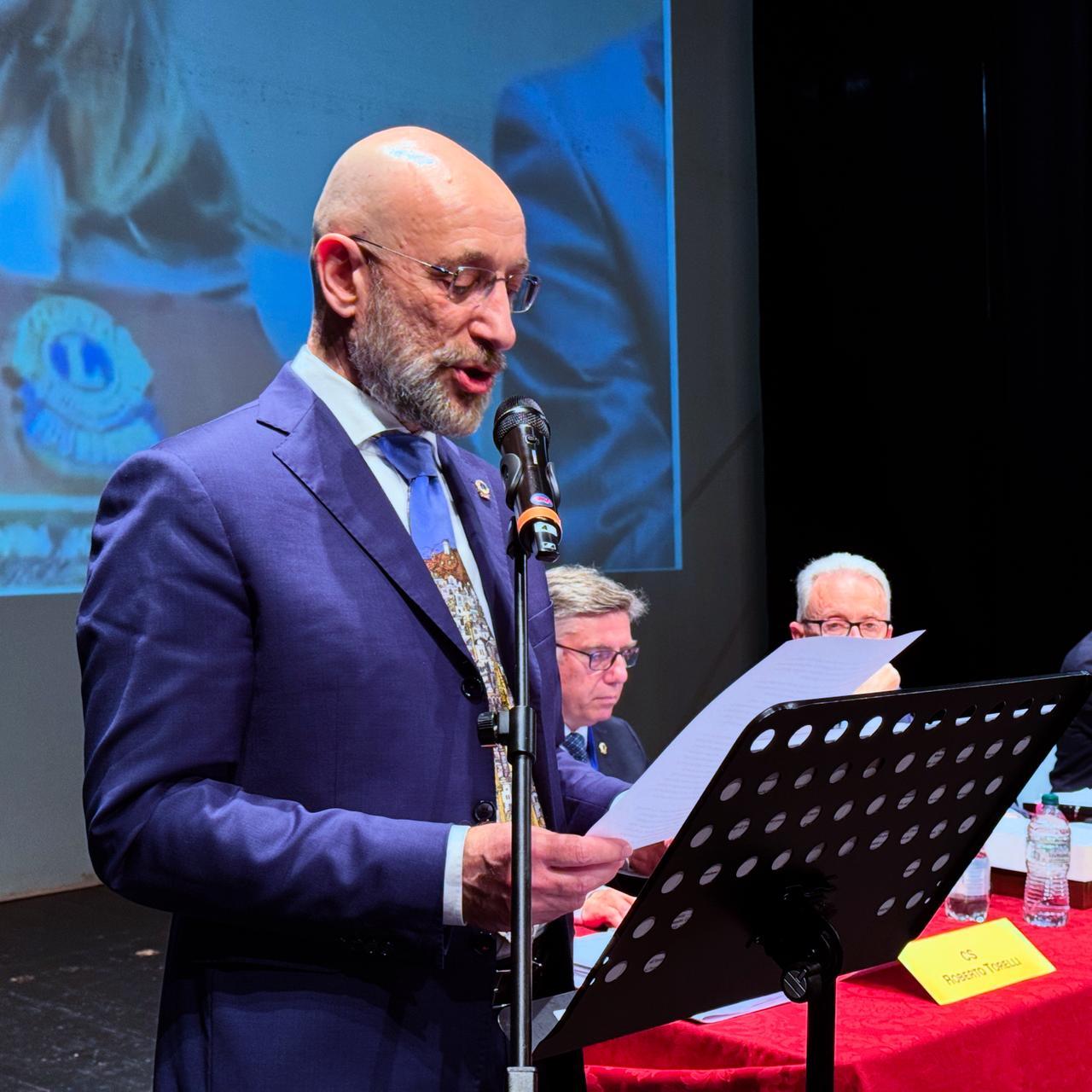 https://www.lanazione.it/image-service/view/acePublic/alias/contentid/MGZlYzU1OTUtZTViNC00/0/il-governatore-del-distretto-108la-francesco-cottini.jpeg