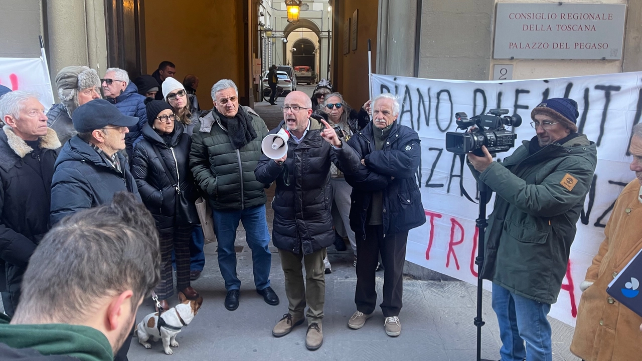 Una manifestazione dei mesi scorsi contro il maxi impianto per il riciclo dei pannoloni Una manifestazione dei mesi scorsi contro il maxi impianto per il riciclo dei pannoloni