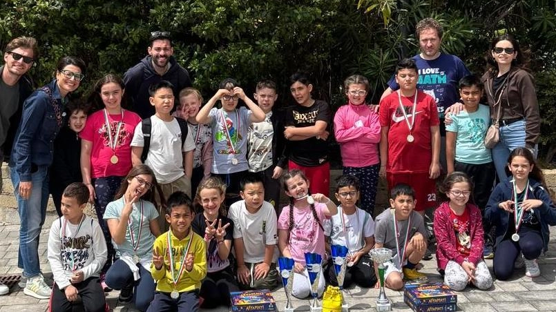 Un successo memorabile per la classe III A dell’IC Claudio Puddu di Prato, che a Roma si è aggiudicata il titolo nazionale del gioco Set Un successo memorabile per la classe III A dell’IC Claudio Puddu di Prato, che a Roma si è aggiudicata il titolo nazionale del gioco Set