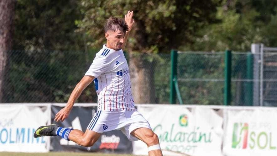 Simone Marino ha deciso, il centrocampista ha rinnovato con il Follonica Gavorrano per un’altra stagione Simone Marino ha deciso, il centrocampista ha rinnovato con il Follonica Gavorrano per un’altra stagione