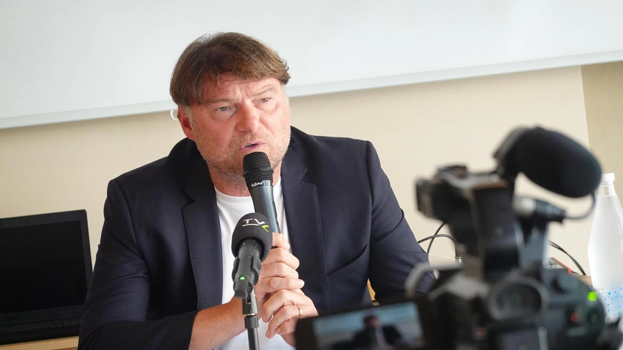 Il direttore sportivo della Pistoiese Massimo Taibi (Acerboni) Il direttore sportivo della Pistoiese Massimo Taibi (Acerboni)