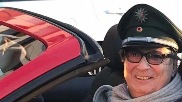 Era orgoglioso della sua mustang rossa decappottabile, sogno giovanile realizzato da grande