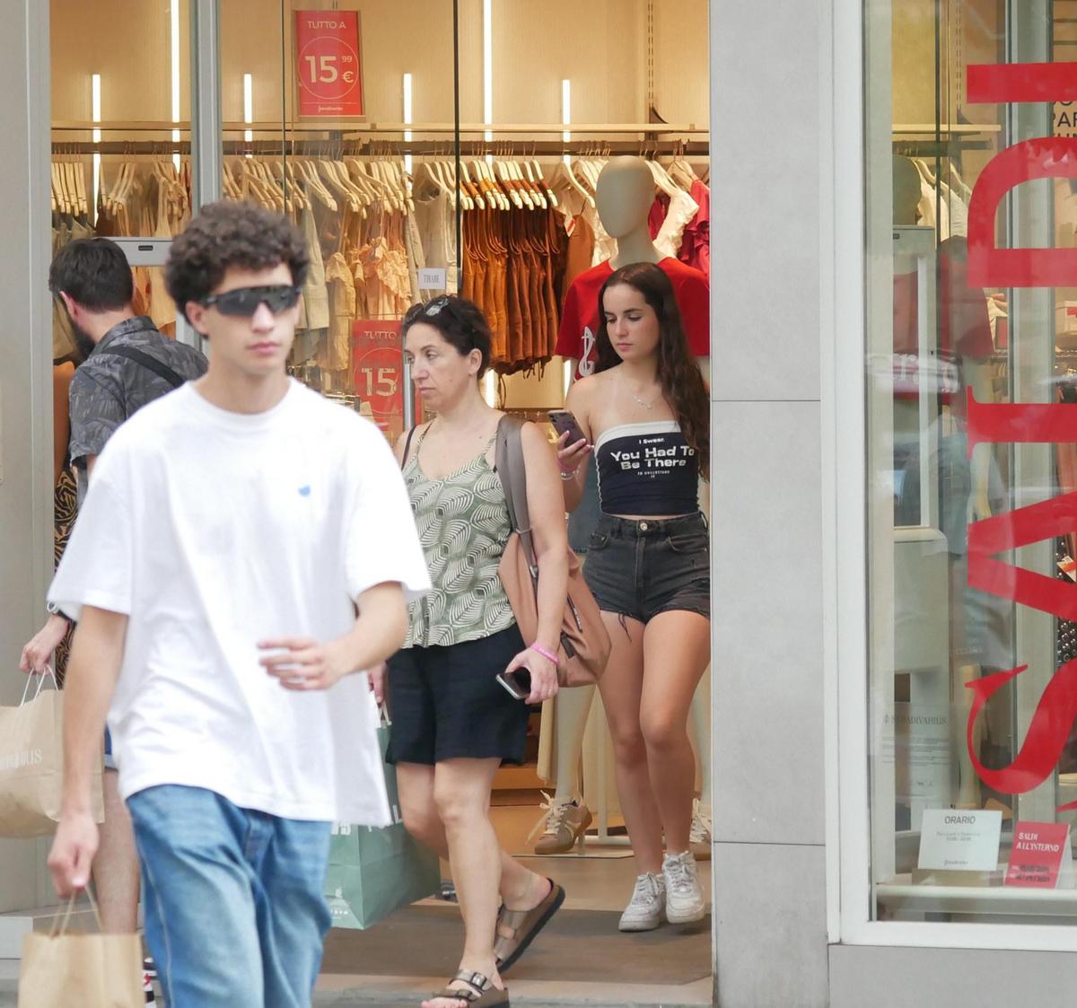 saldi estivi alla prova di ferragosto pochi turisti stagione difficile