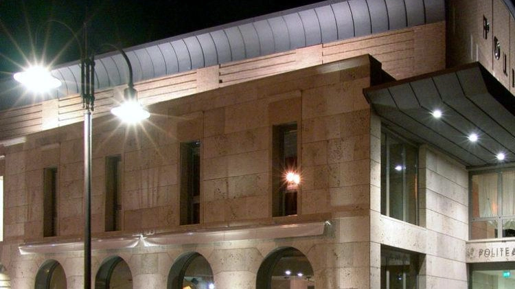 Il Politeama di Poggibonsi. mercoledì 17 settembre celebra venti anni dalla sua apertura e dalla restituzione alla città Il Politeama di Poggibonsi. mercoledì 17 settembre celebra venti anni dalla sua apertura e dalla restituzione alla città