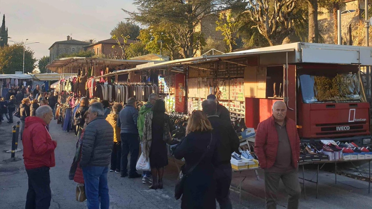 Un momento della tradizionale fiera che si svolge a Montefollonico Un momento della tradizionale fiera che si svolge a Montefollonico