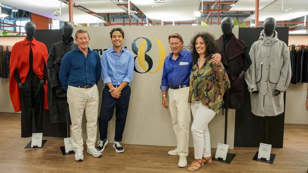 Da sinistra Roberto, Francesco, Riccardo e Jessica Marini allo stand di Milano Unica con il logo degli 80 anni Da sinistra Roberto, Francesco, Riccardo e Jessica Marini allo stand di Milano Unica con il logo degli 80 anni