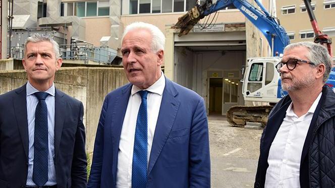 Il nuovo policlinico Le Scotte. Dalla Regione 70 milioni per studi medici e laboratori Il nuovo policlinico Le Scotte. Dalla Regione 70 milioni per studi medici e laboratori