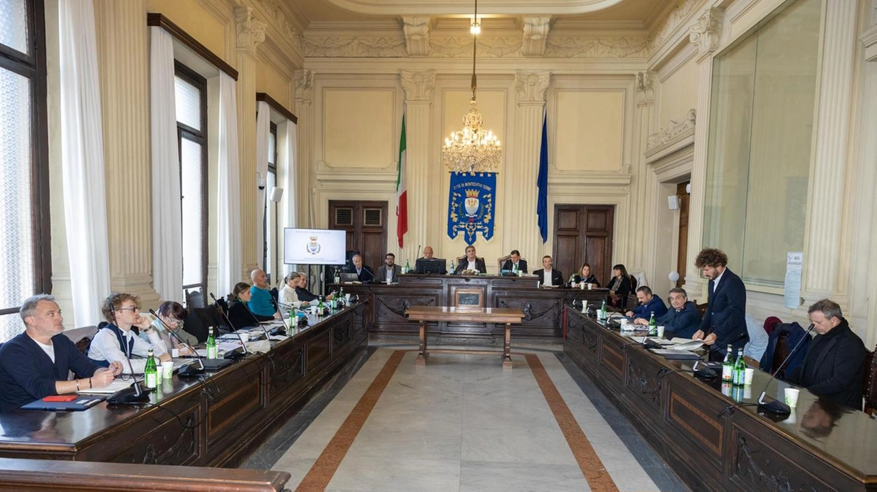 Botta e risposta fra il consigliere di minoranza Fanucci e il sindaco Del Rosso sul tema del ritorno della dirigenza Botta e risposta fra il consigliere di minoranza Fanucci e il sindaco Del Rosso sul tema del ritorno della dirigenza