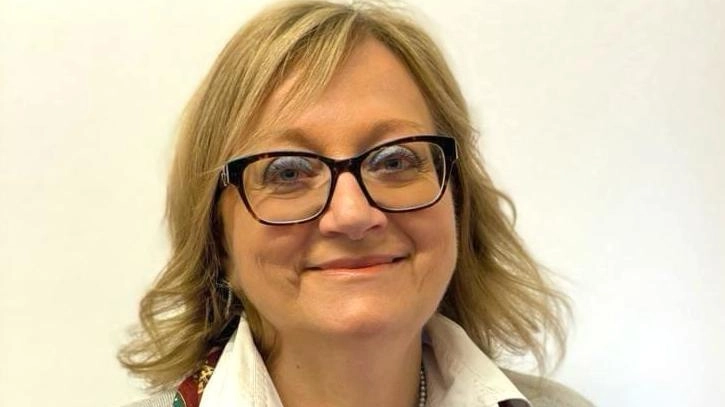 Roberta Pieri, socia della Farmacia Pacini, è stata eletta alla guida del Centro commerciale naturale di Colle Roberta Pieri, socia della Farmacia Pacini, è stata eletta alla guida del Centro commerciale naturale di Colle