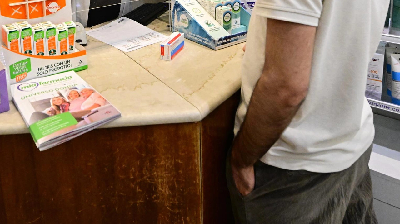 Da qualche settimana in tre farmacie della Val di Vara è attivo un progetto pilota che vede la presenza, una volta alla settimana, di un infermiere di comunità pronto a farsi carico delle richieste dei cittadini (. foto di repertorio Da qualche settimana in tre farmacie della Val di Vara è attivo un progetto pilota che vede la presenza, una volta alla settimana, di un infermiere di comunità pronto a farsi carico delle richieste dei cittadini (. foto di repertorio