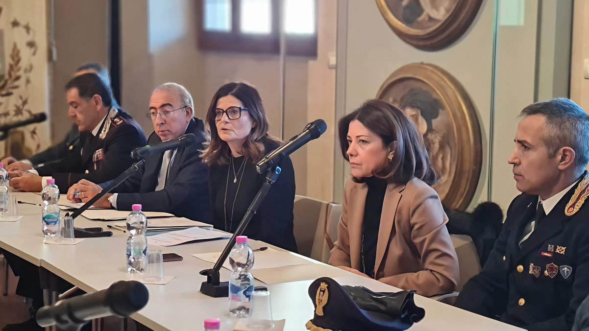 Il tavolo per la sicurezza con sindaco, prefetto e questore Il tavolo per la sicurezza con sindaco, prefetto e questore