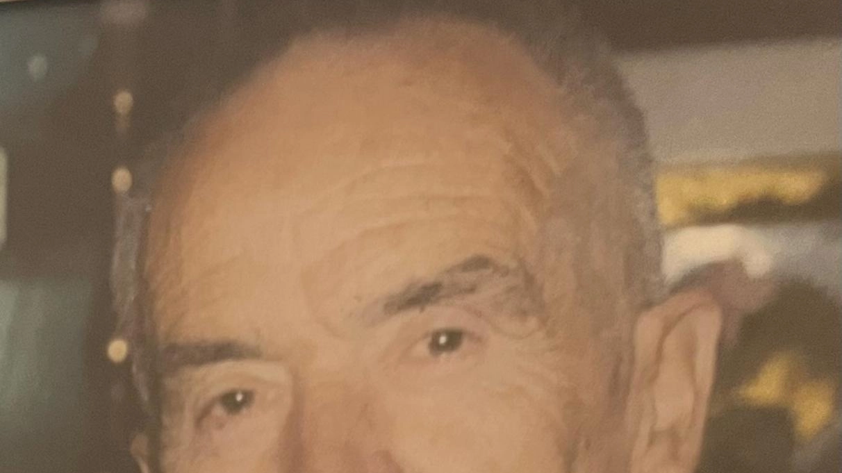 Il meccanico e nonno amato di Lamporecchio, Ermanno Vescovi, 93 anni, è scomparso lasciando un vuoto nella comunità. Una vita segnata da gioie e dolori, ma sempre con un sorriso per tutti.