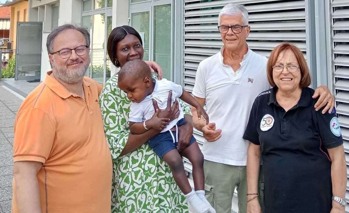 Babacar, una Speranza Italiana: Il Piccolo Senegalese Ottiene il Visto per Cure Specialistiche al Meyer
