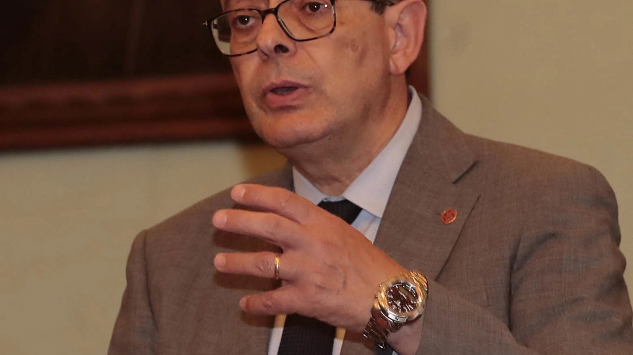 Il rettore dell’Università di Siena Roberto Di Pietra ha voluto richiamare l’attenzione sui recenti episodi di violenza sessuale che hanno coinvolto studenti Il rettore dell’Università di Siena Roberto Di Pietra ha voluto richiamare l’attenzione sui recenti episodi di violenza sessuale che hanno coinvolto studenti
