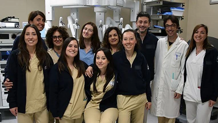 Numeri record per la Chirurgia bariatrica dell’Azienda ospedaliero-universitaria Senese. Lo scorso 9 maggio sono state eseguite cinque procedure maggiori... Numeri record per la Chirurgia bariatrica dell’Azienda ospedaliero-universitaria Senese. Lo scorso 9 maggio sono state eseguite cinque procedure maggiori...