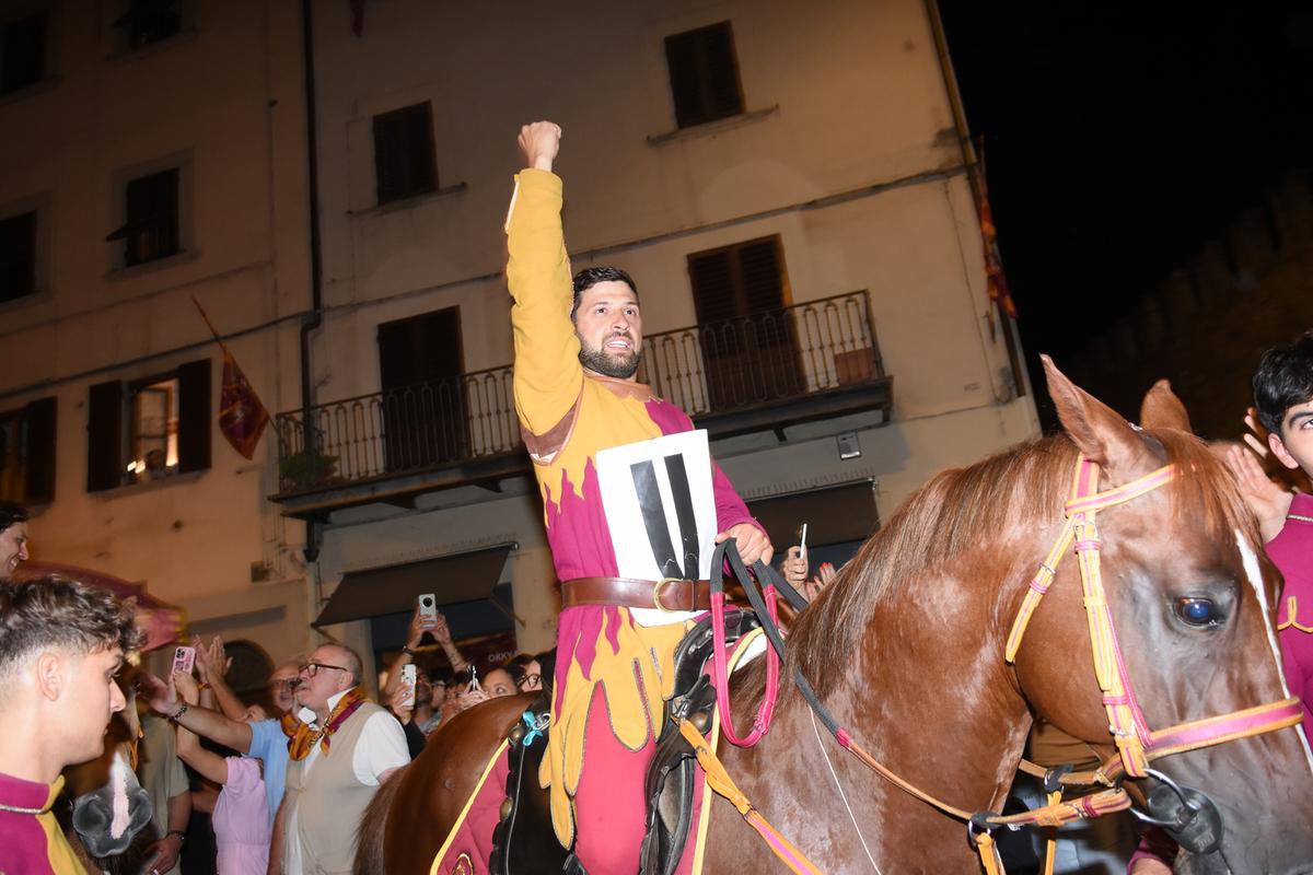 Giostra del Saracino, vince Porta del Foro Giostra del Saracino, vince Porta del Foro