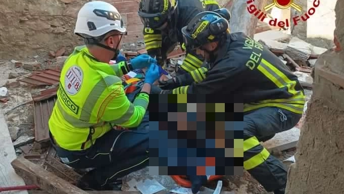 Crolla un solaio, 3 feriti sul lavoro. Cantiere sotto sequestro