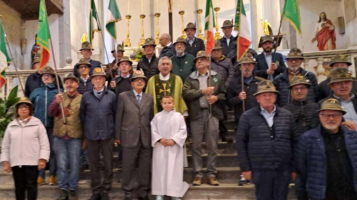 Organizzato a Pontremoli dai sergenti Marcello Marziani e Walter Marafetti. Ferri ha consegnato al generale Biondi la medaglia della Madonna del popolo. Organizzato a Pontremoli dai sergenti Marcello Marziani e Walter Marafetti. Ferri ha consegnato al generale Biondi la medaglia della Madonna del popolo.