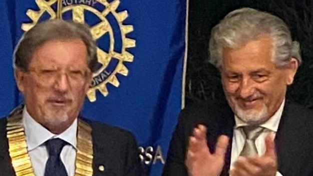 Gian Luigi Fondi è il nuovo presidente del Rotary Carrara Massa, subentrando a Vincenzo Tongiani. Il focus del suo mandato sarà sui disturbi alimentari, con la collaborazione del Club Rotaract e del dottor Cerù dell'Asl.
