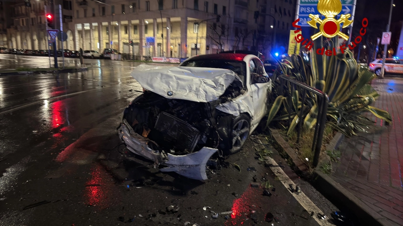 L'auto devastata nell'incidente L'auto devastata nell'incidente