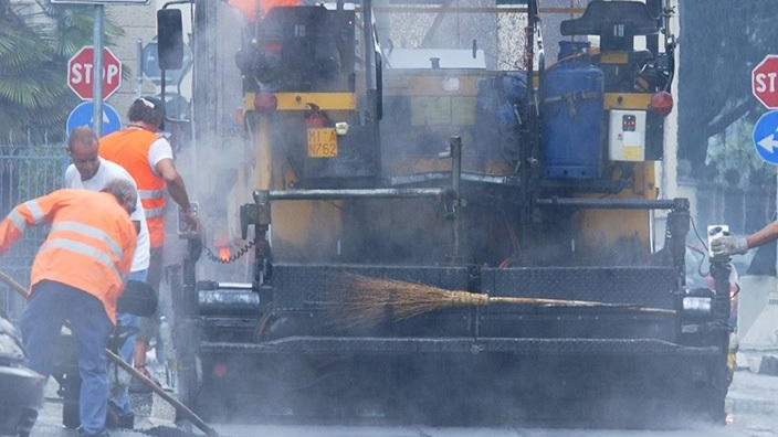 Al via i lavori di rifacimento del manto stradale in via Baldassarre Peruzzi, a Siena. A partire dalla giornata... Al via i lavori di rifacimento del manto stradale in via Baldassarre Peruzzi, a Siena. A partire dalla giornata...