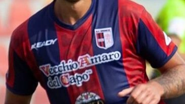 Il ds a caccia di una punta da affiancare a Ravasio, in ballottaggio anche Gori. Domani l’amichevole con il Mantova
