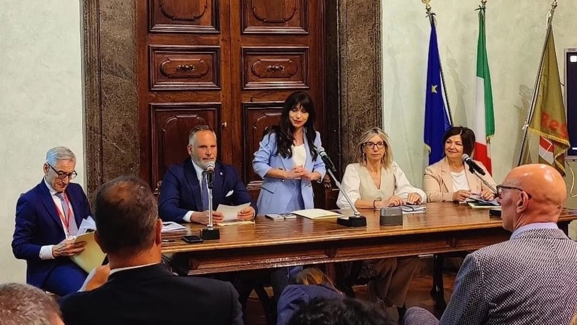 Le novità illustrate a Palazzo Donini da amministratori regionali e di Trenitalia e Busitalia Le novità illustrate a Palazzo Donini da amministratori regionali e di Trenitalia e Busitalia