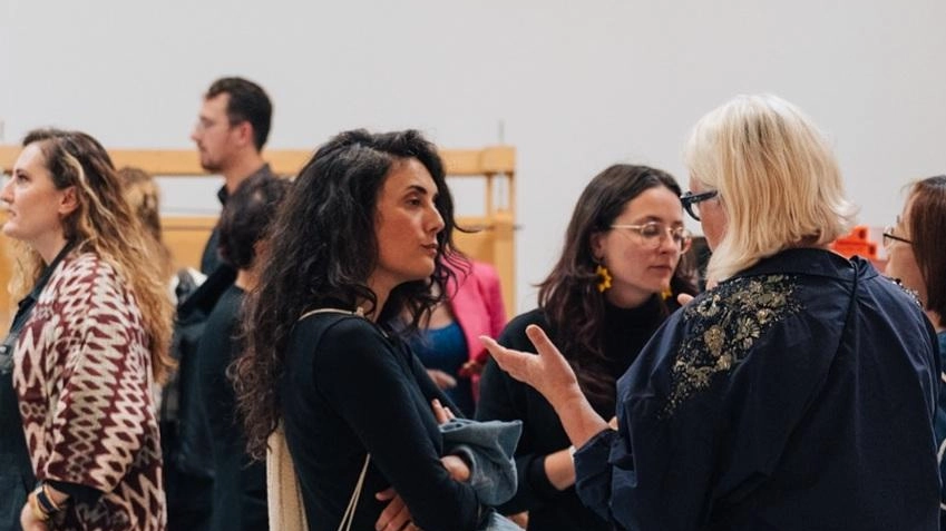 Lottozero apre al pubblico la sede di via Arno 10 per un open day dedicato alla creazione tessile. I visitatori potranno sperimentare macchinari all’avanguardia e tecniche tradizionali, assistendo a dimostrazioni dal vivo e incontrando artisti del settore. Lottozero apre al pubblico la sede di via Arno 10 per un open day dedicato alla creazione tessile. I visitatori potranno sperimentare macchinari all’avanguardia e tecniche tradizionali, assistendo a dimostrazioni dal vivo e incontrando artisti del settore.