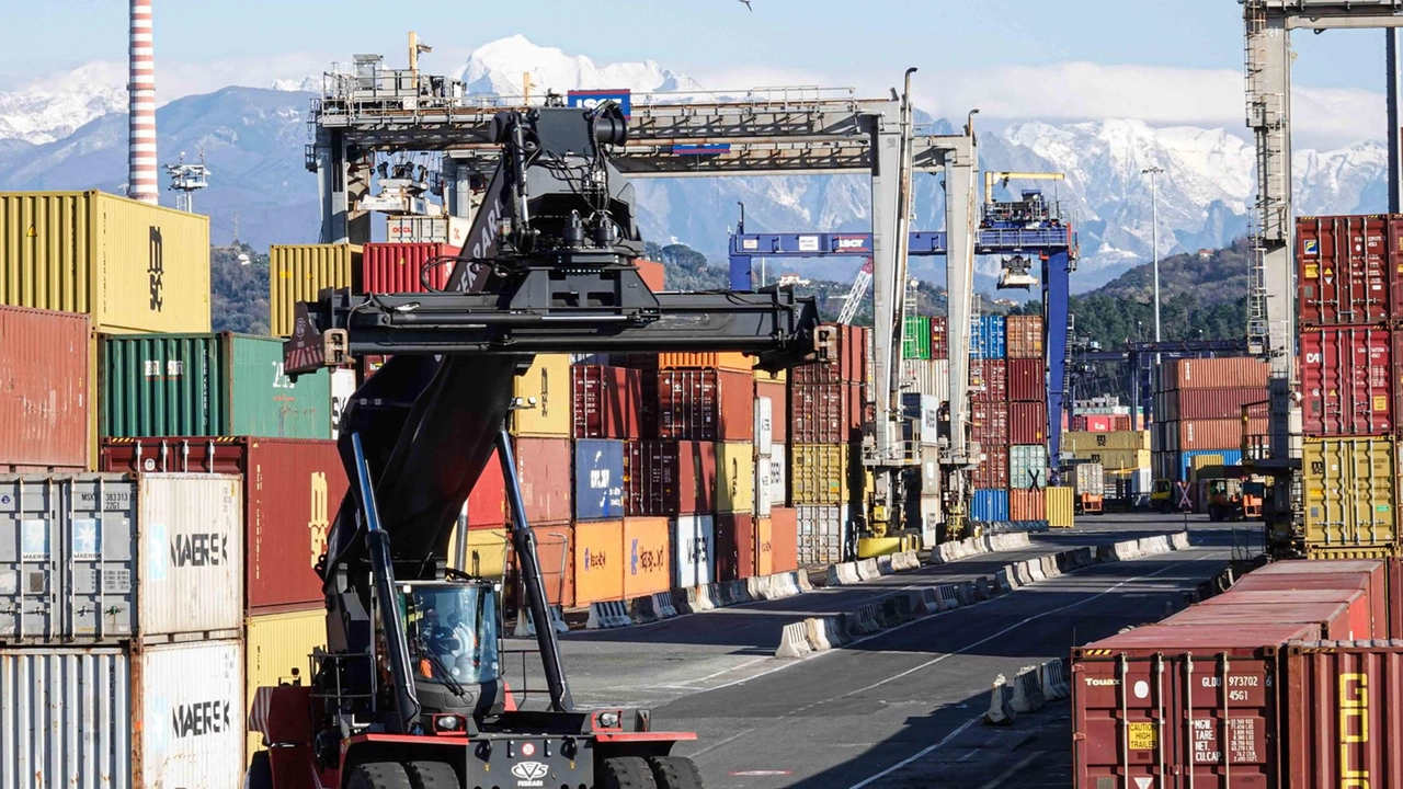 Il documento, elaborato dalla studio Ambrosetti, sarà distribuito a breve "Se si fermasse il traffico sulla bretella, il porto si bloccherebbe". Gerini: "Ci sono basi per crescere, ma il territorio deve essere attrattivo". Il documento, elaborato dalla studio Ambrosetti, sarà distribuito a breve "Se si fermasse il traffico sulla bretella, il porto si bloccherebbe". Gerini: "Ci sono basi per crescere, ma il territorio deve essere attrattivo".