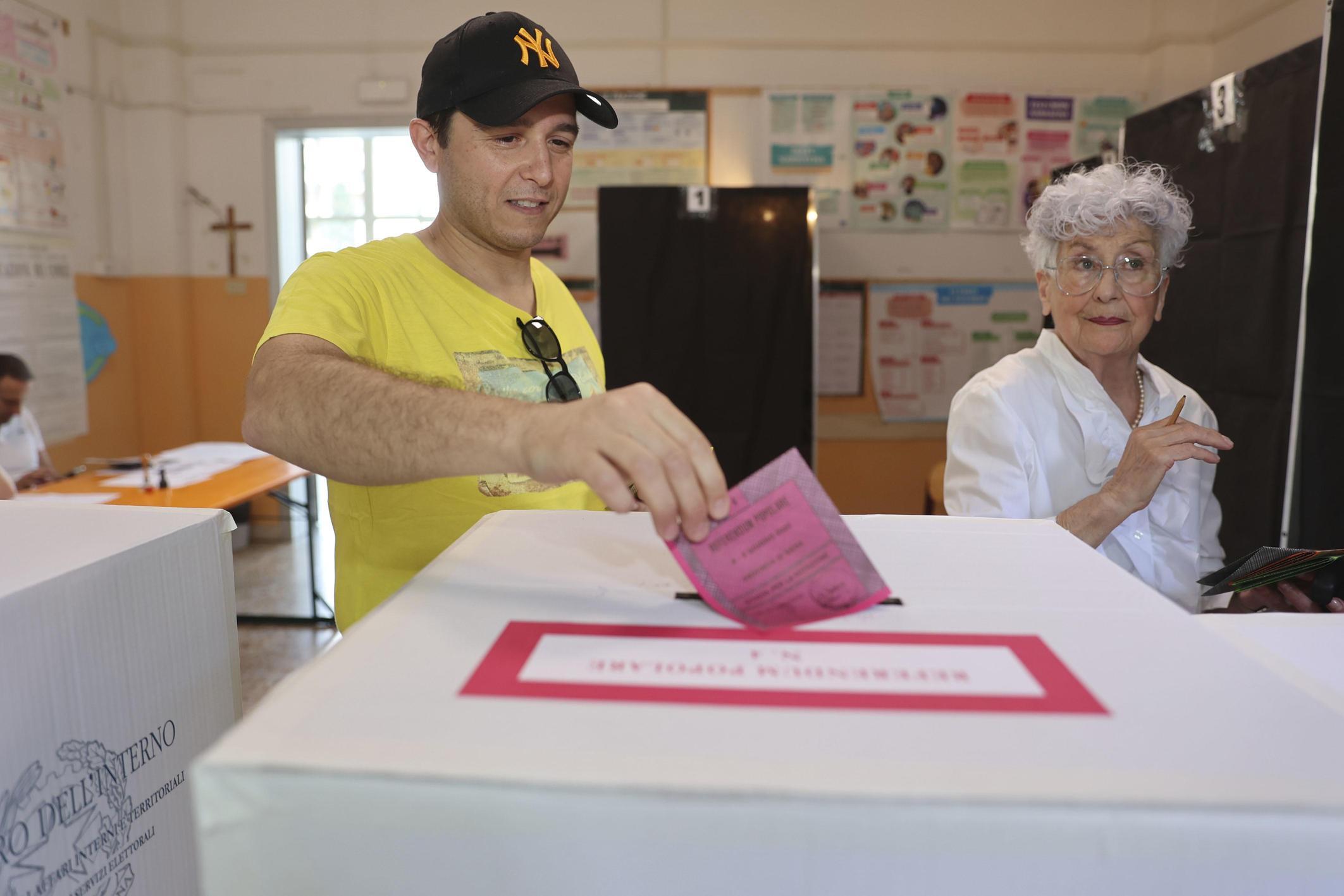 Referendum, la scelta di Siena. Alle 23 ha votato il 31,17 per cento Referendum, la scelta di Siena. Alle 23 ha votato il 31,17 per cento