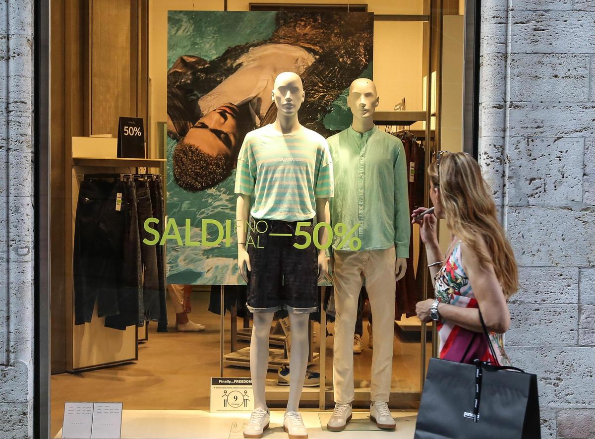 torna lo sbaracco shopping a cielo aperto sconti e occasioni tra le vie del centro