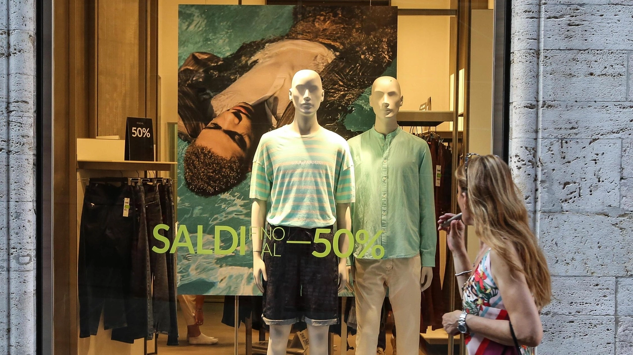 Shopping e occasioni a cielo aperto, tra le vie del centro storico. Perugia si prepara ad accogliere una nuova edizione... Shopping e occasioni a cielo aperto, tra le vie del centro storico. Perugia si prepara ad accogliere una nuova edizione...