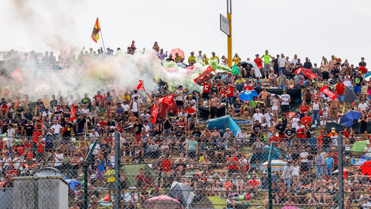 MotoGp, è festa al Mugello: migliaia di tifosi in attesa delle gare (Fotocronache Germogli) MotoGp, è festa al Mugello: migliaia di tifosi in attesa delle gare (Fotocronache Germogli)