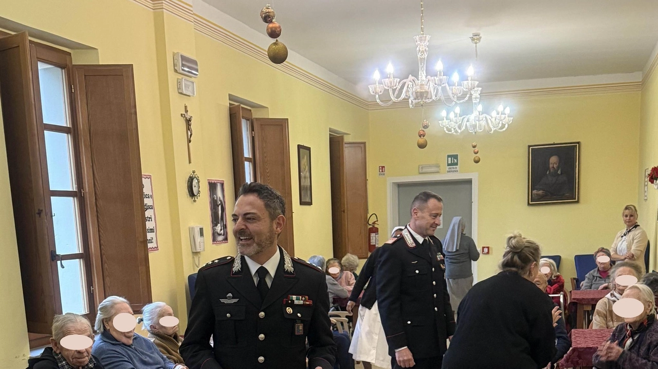 CITTÀ DI CASTELLO - Gli auguri più affettuosi e sinceri, quelli che i carabinieri della Compagnia di Città di Castello... CITTÀ DI CASTELLO - Gli auguri più affettuosi e sinceri, quelli che i carabinieri della Compagnia di Città di Castello...