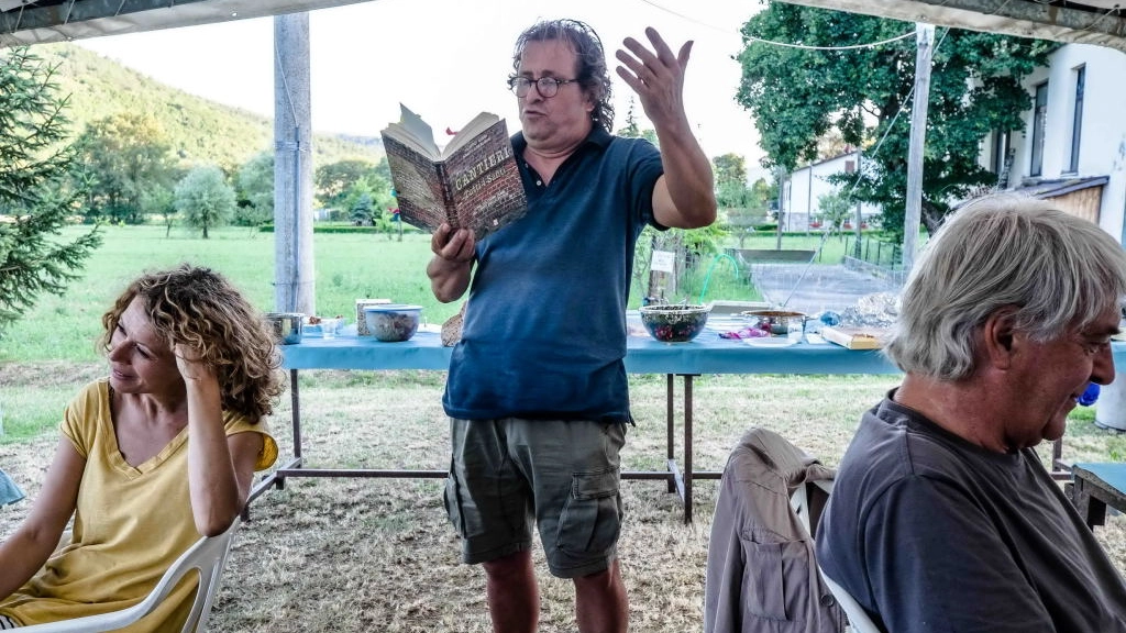 Una serata tra comicità e solidarietà: Il Penna in scena contro il disagio economico