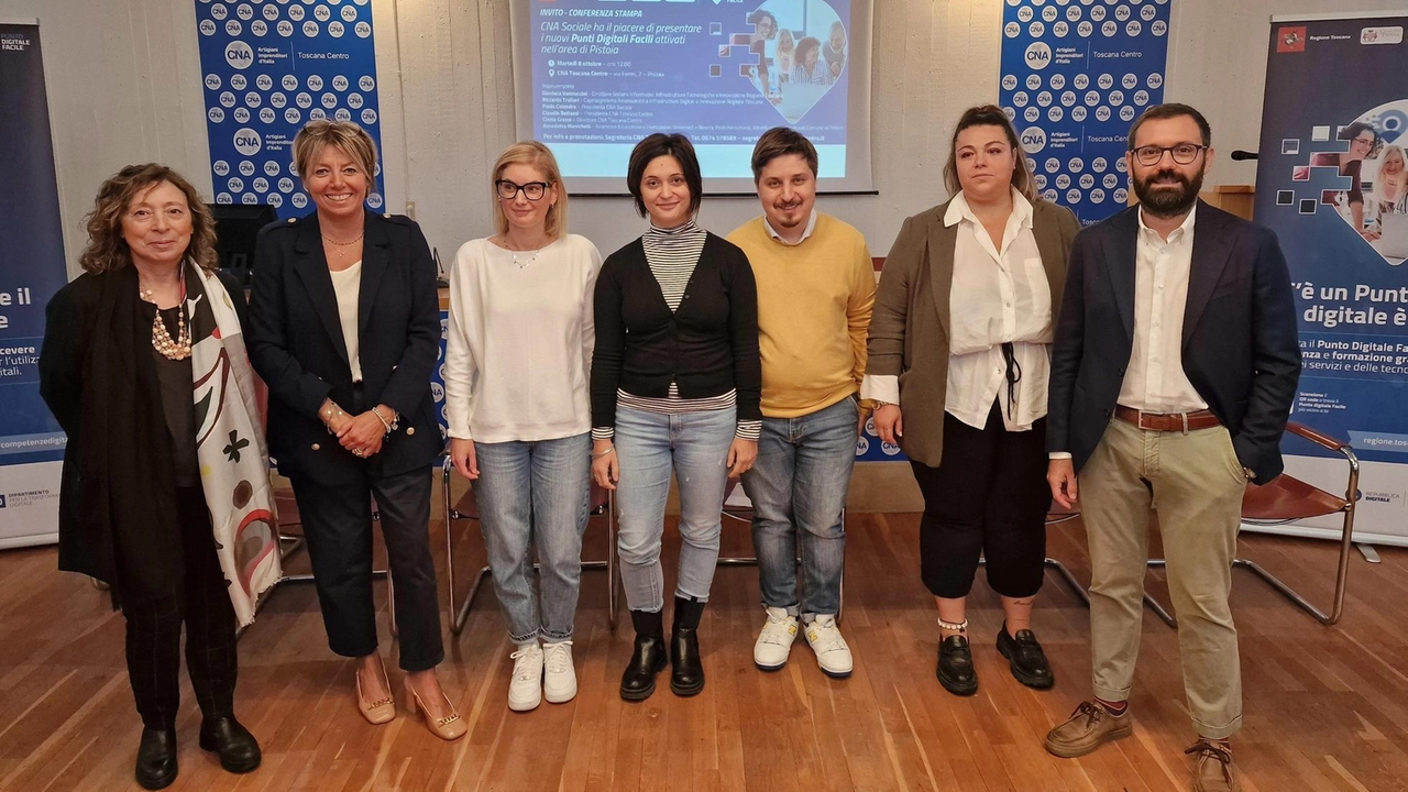 L’inaugurazione delle sedi dei Punti digitale facile, con la direttrice. di Cna Toscana Centro, Cinzia Grassi L’inaugurazione delle sedi dei Punti digitale facile, con la direttrice. di Cna Toscana Centro, Cinzia Grassi