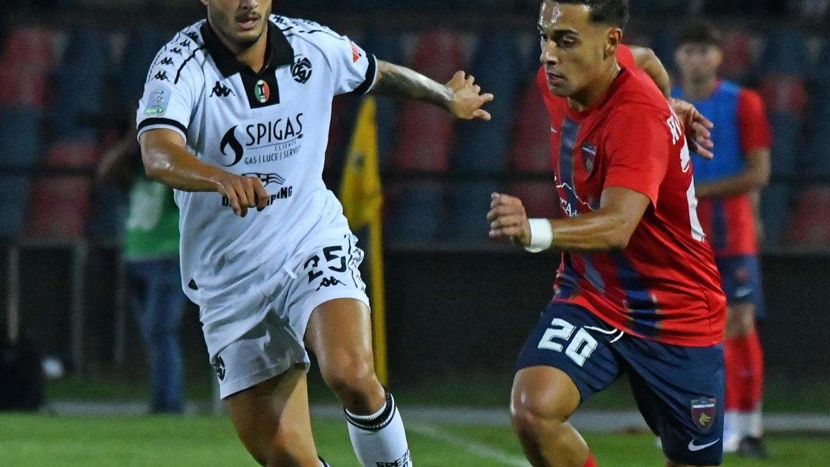 Filippo Bandinelli è giocatore di grande esperienza con ben 182 presenze in Serie B e 70 in Serie A Filippo Bandinelli è giocatore di grande esperienza con ben 182 presenze in Serie B e 70 in Serie A