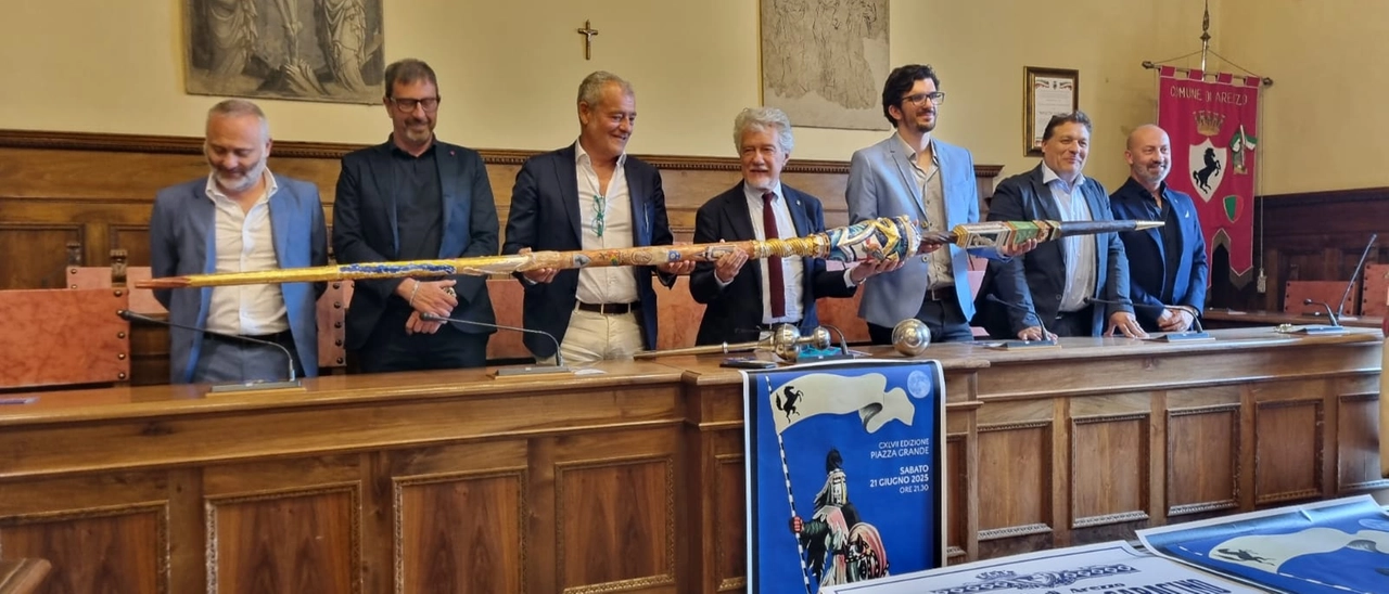 Presentata la Lancia d'Oro della 147esima Giostra del Saracino dedicata al Giubileo della Speranza. La novità: alcol test ai figuranti e rettori col proprio quartiere alla sfilata