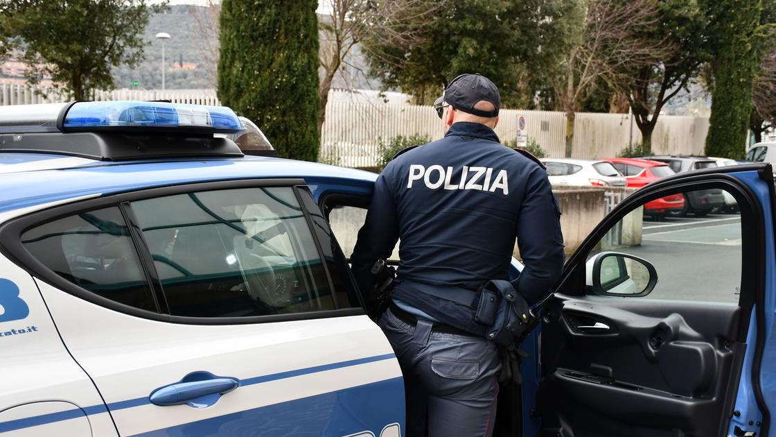 pregiudicato senza assicurazione non si ferma all alt denunciato