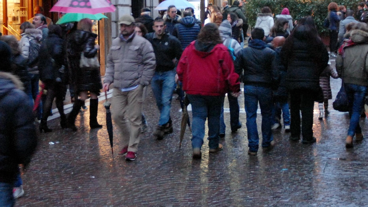 Via Roma un tempo era il centro dello ’struscio’ per giovani e studenti che lì si ritrovavano a fine giornata Via Roma un tempo era il centro dello ’struscio’ per giovani e studenti che lì si ritrovavano a fine giornata
