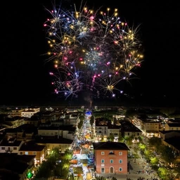 Forte dei Marmi, fiera di Sant’Ermete sospesa e fuochi rimandati a venerdì