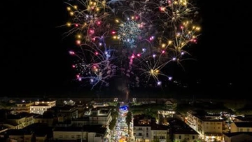 Forte dei Marmi, fiera di Sant’Ermete sospesa e fuochi rimandati a venerdì