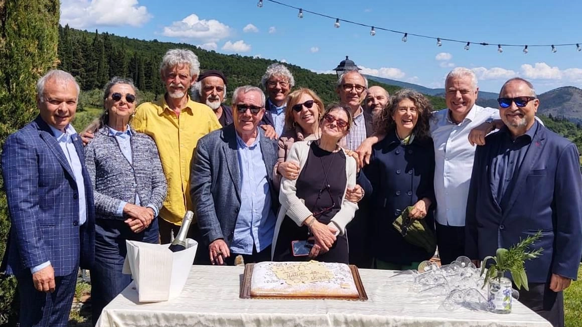 Gli ex alunni della classe 3A del liceo classico Cicognini dell’anno scolastico 1974/75 si sono ritrovati dopo 50 anni Gli ex alunni della classe 3A del liceo classico Cicognini dell’anno scolastico 1974/75 si sono ritrovati dopo 50 anni
