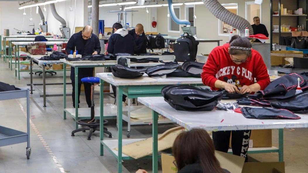 Il settore della moda e in particolare la pelletteria vivono un forte periodo di crisi Il settore della moda e in particolare la pelletteria vivono un forte periodo di crisi