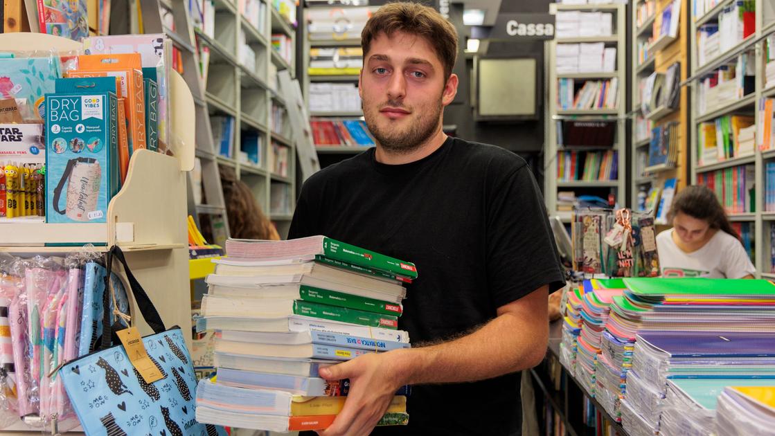 Scuola, torna l’incubo caro libri: “Spesa fino a 1.400 euro” Scuola, torna l’incubo caro libri: “Spesa fino a 1.400 euro”