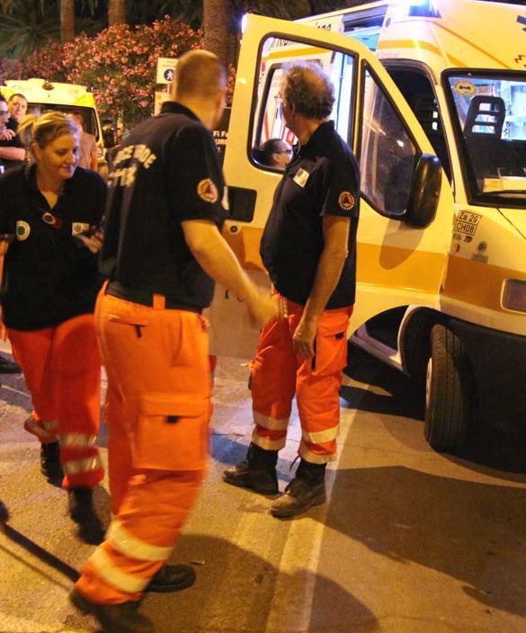 Trovato in strada con un braccio semi amputato da una scarica elettrica: è gravissimo Trovato in strada con un braccio semi amputato da una scarica elettrica: è gravissimo