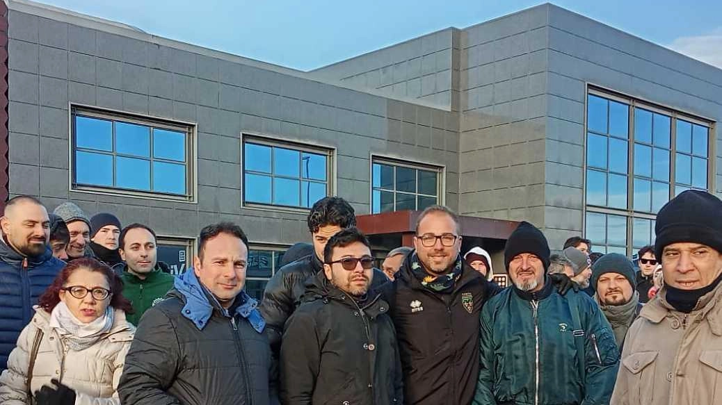 Prosegue lo stato di agitazione dei lavoratori (nella foto il presidio di martedì, in via Pisana), come spiegano le sigle sindacali Fiom Cgil e Fim Cisl in previsione dell’incontro fra le parti del 24 gennaio. Prosegue lo stato di agitazione dei lavoratori (nella foto il presidio di martedì, in via Pisana), come spiegano le sigle sindacali Fiom Cgil e Fim Cisl in previsione dell’incontro fra le parti del 24 gennaio.
